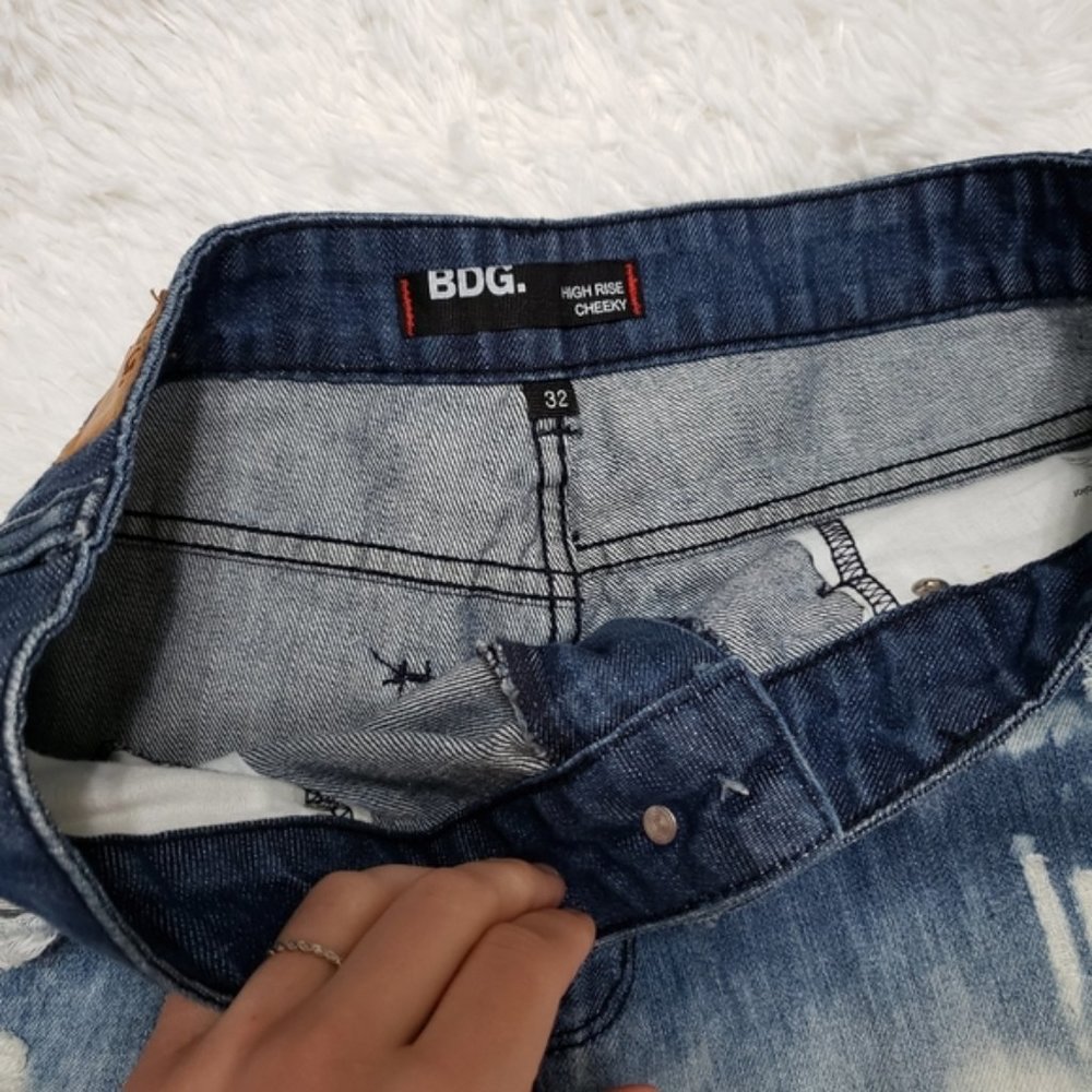 UO BDG Bleach Dipped Distressed High Waist Shorts - Picture 4 of 5
